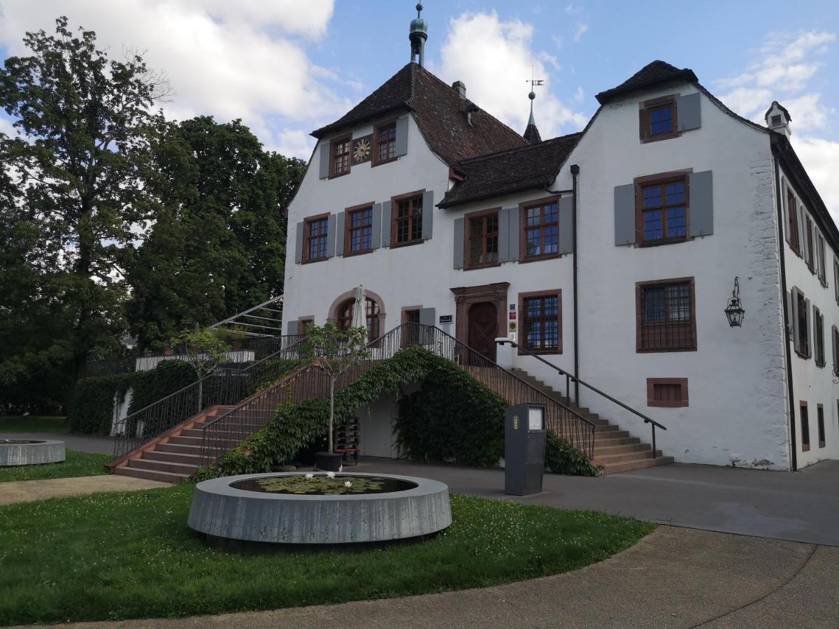 Hotel Im Schlosspark Binningen Экстерьер фото