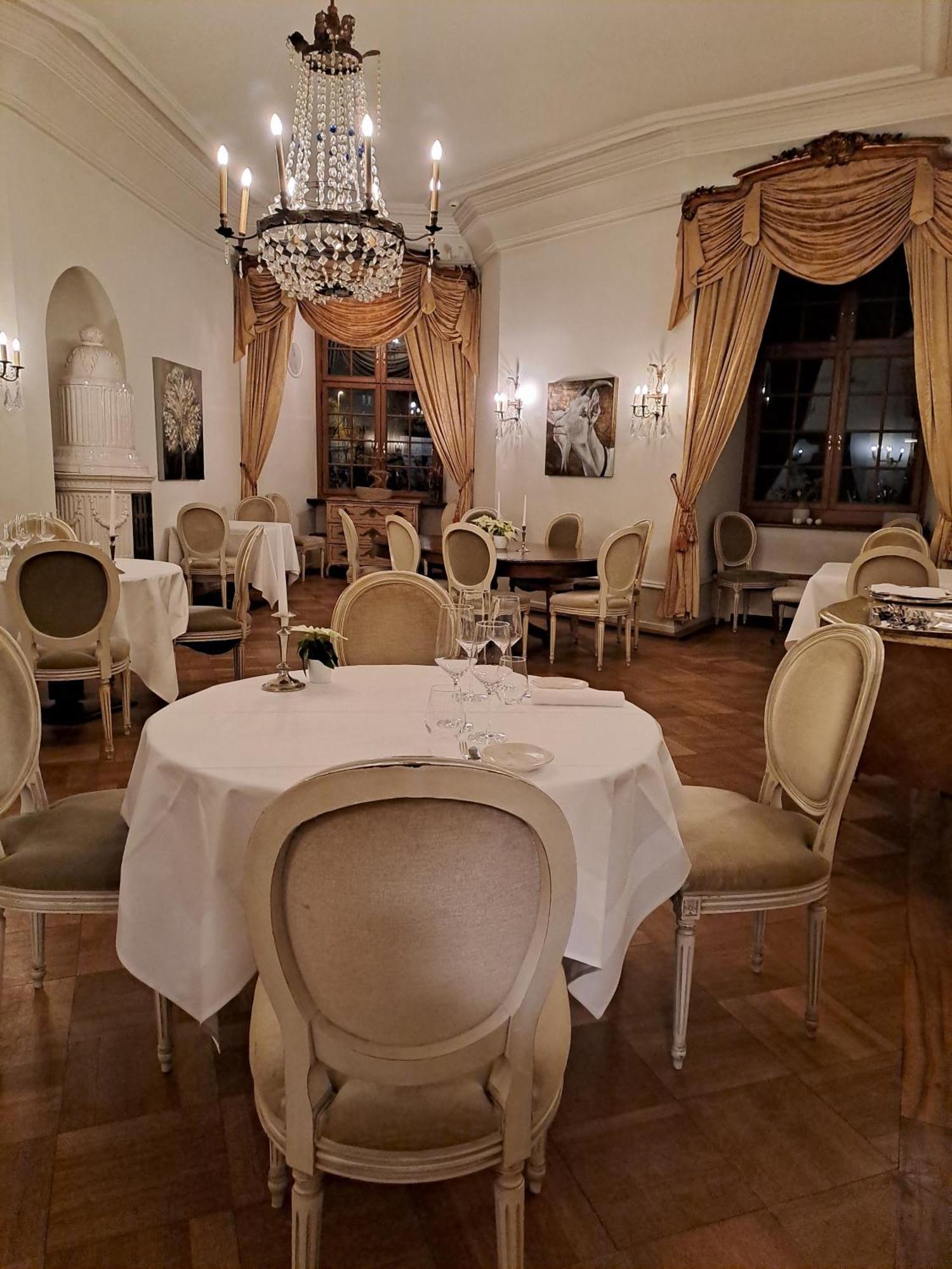 Hotel Im Schlosspark Binningen Экстерьер фото