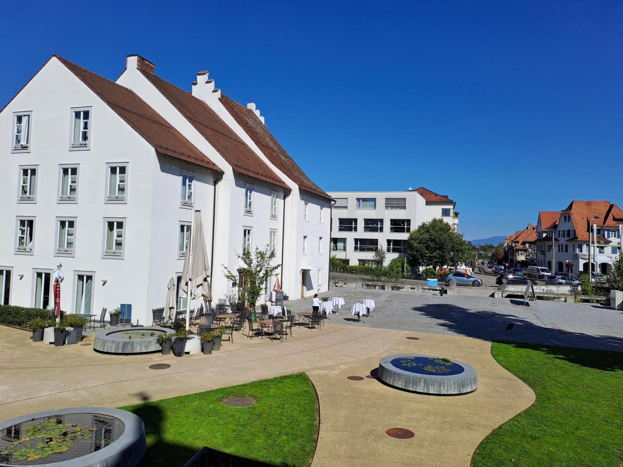 Hotel Im Schlosspark Binningen Экстерьер фото