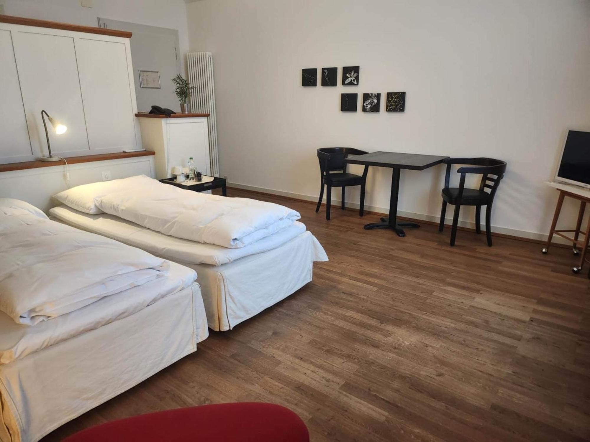 Hotel Im Schlosspark Binningen Экстерьер фото