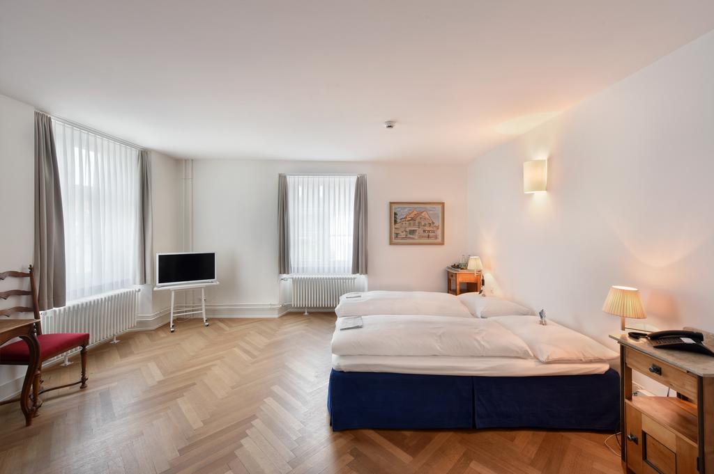 Hotel Im Schlosspark Binningen Экстерьер фото